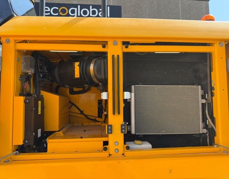 JCB 210 XLC **EPIROC HAMMER**
